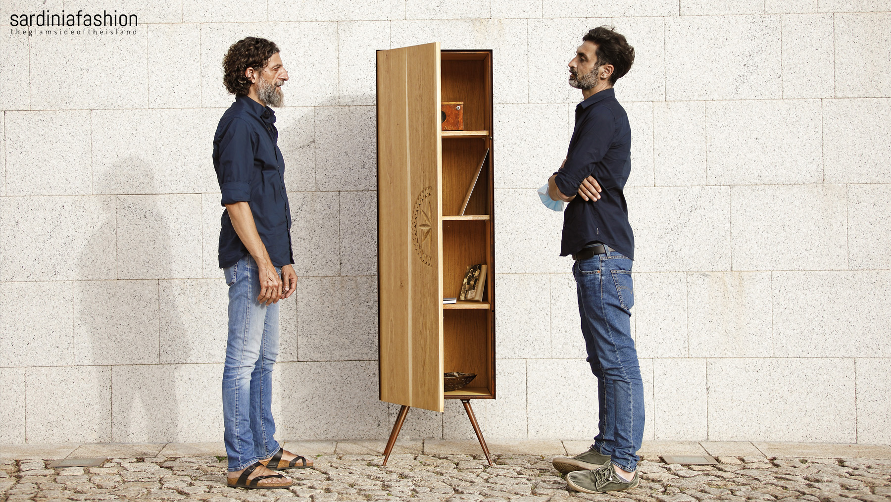 Michele Sarti e Gianluva Vassallo davanti a TEH ad anta singola di BAM Design